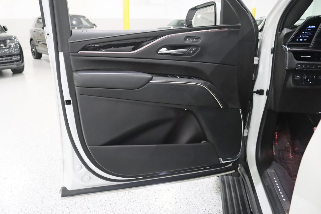Used 2023 Cadillac Escalade ESV V w/ LPO, ONYX Package AWD/4WD image 39