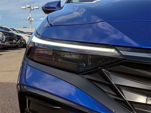 Used 2025 Hyundai Elantra Limited image 6