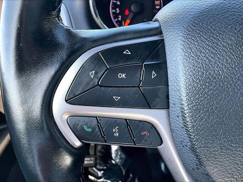 Used 2021 Jeep Grand Cherokee Limited image 17