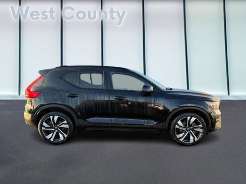 Used 2023 Volvo XC40 B5 Ultimate w/ Protection Package Premier image 4