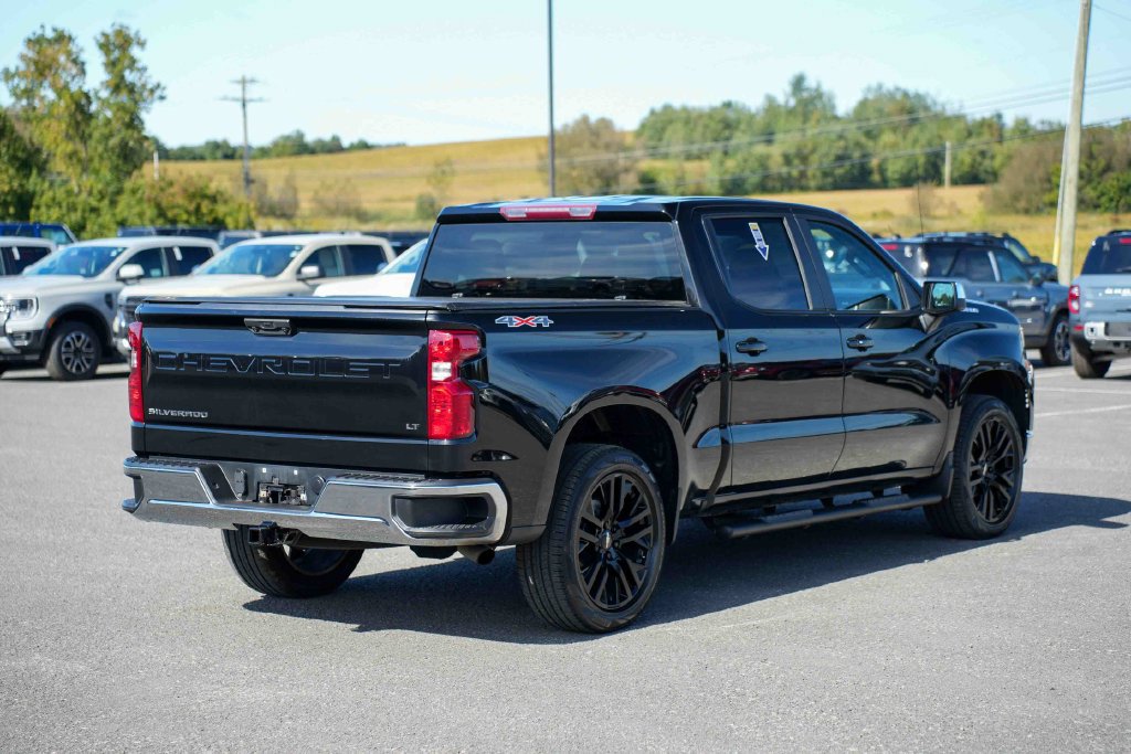 Used 2023 Chevrolet Silverado 1500 LT AWD/4WD image 5