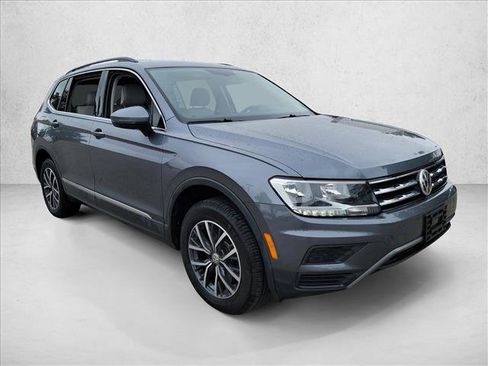 Used 2020 Volkswagen Tiguan SE image 3