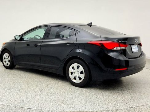 Used 2016 Hyundai Elantra SE image 7