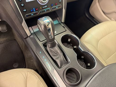 Used 2018 Ford Explorer Limited w/ Equipment Group 301A FWD image 17