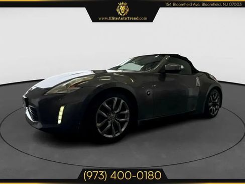 Used 2014 Nissan 370Z Touring image 3