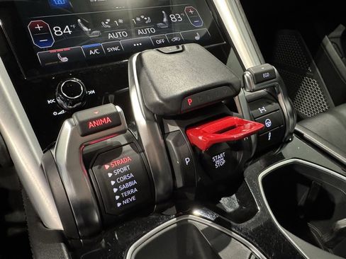 Used 2020 Lamborghini Urus image 17