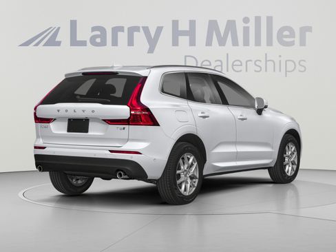 Used 2018 Volvo XC60 T5 Momentum w/ Vision Package AWD/4WD image 3