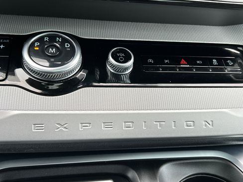 Used 2025 Ford Expedition Active image 15