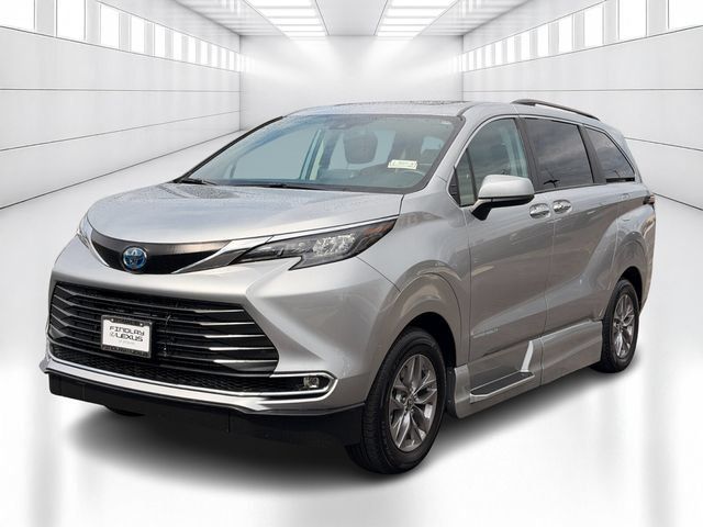 Used 2024 Toyota Sienna XLE w/ XLE Plus Package AWD/4WD image 1