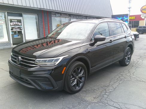 Used 2022 Volkswagen Tiguan SE AWD/4WD image 11