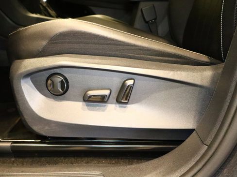 Used 2023 Volkswagen Tiguan SE image 21