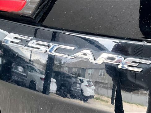 Used 2018 Ford Escape SEL w/ Ford Safe & Smart Package image 9