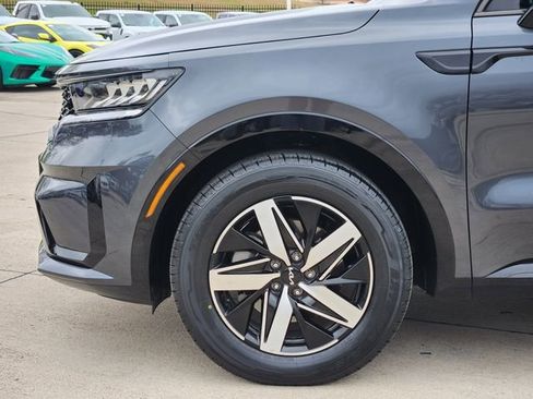 Used 2023 Kia Sorento S image 5