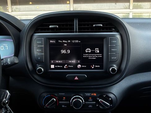 Used 2025 Kia Soul LX w/ LX Technology Package FWD image 24