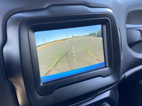 Used 2021 Jeep Renegade Latitude FWD image 23