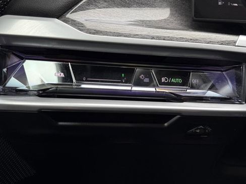 Used 2023 BMW 760i xDrive w/ Executive Package image 48