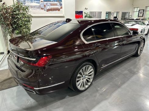 Used 2020 BMW 750i xDrive w/ Executive Package AWD/4WD image 2