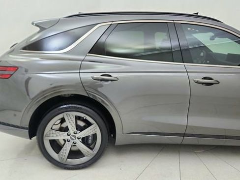 Used 2024 Genesis GV70 3.5T Sport w/ Sport Advanced Package AWD/4WD image 12