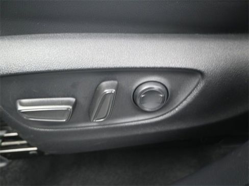 Used 2022 Toyota Highlander XLE image 10