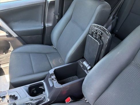 Used 2018 Toyota RAV4 LE w/ All Weather Liner Package AWD/4WD image 20
