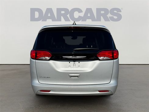 Used 2024 Chrysler Voyager LX image 6