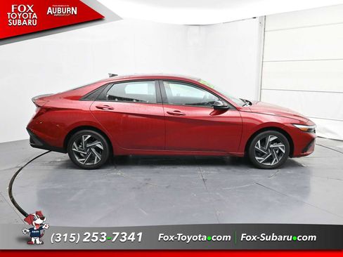 Used 2025 Hyundai Elantra SEL image 14