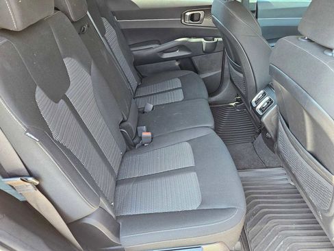 Certified 2025 Kia Sorento LX FWD image 18