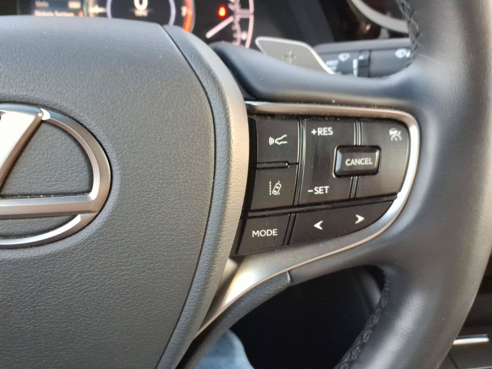 Used 2024 Lexus ES 350 w/ Premium Package FWD image 18