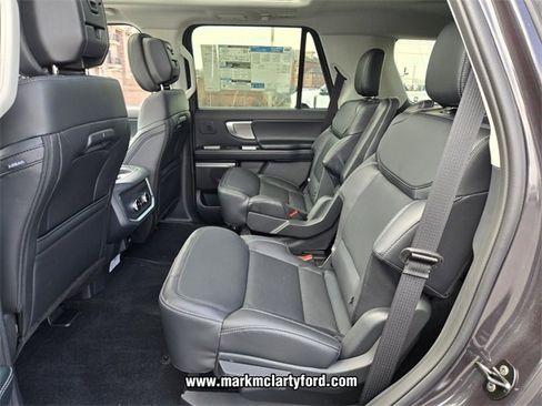 New 2026 Ford Expedition Platinum image 8