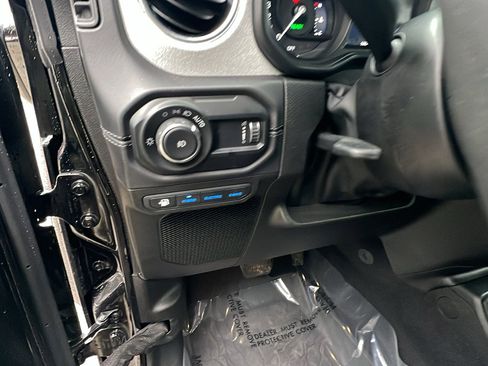 Used 2025 Jeep Wrangler Backcountry image 25