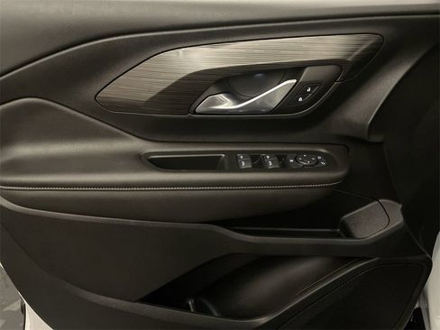 Used 2022 GMC Terrain SLE w/ Driver Convenience Package image 16