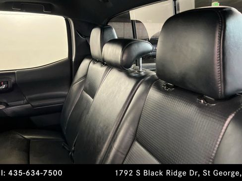 Used 2019 Toyota Tacoma TRD Off-Road AWD/4WD image 20