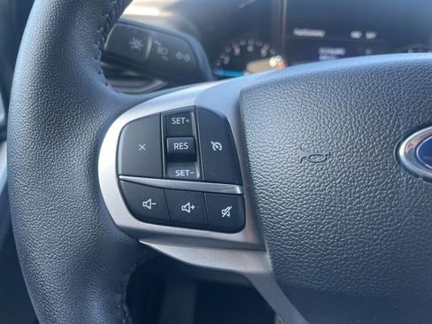 Used 2023 Ford Explorer XLT image 30