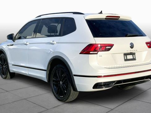 Used 2022 Volkswagen Tiguan SE R-Line image 12