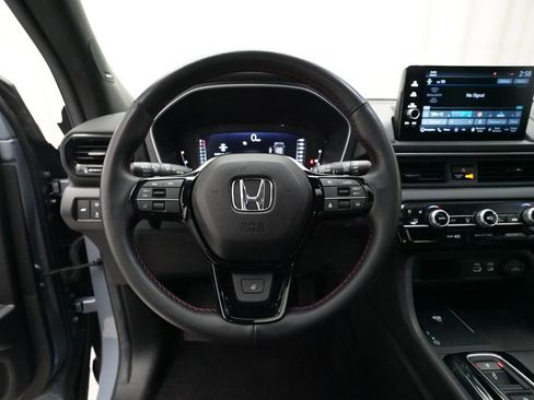 Certified 2025 Honda Pilot Black Edition image 4