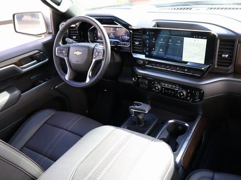 Certified 2025 Chevrolet Silverado 1500 High Country w/ Technology Package image 12