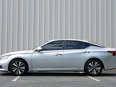 Used 2022 Nissan Altima 2.5 SV FWD image 8