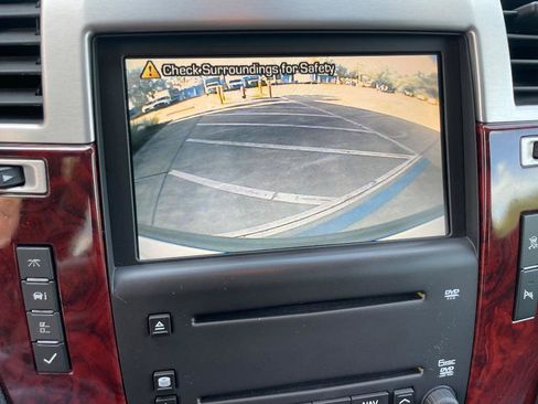 Used 2007 Cadillac Escalade AWD w/ Information Package image 9