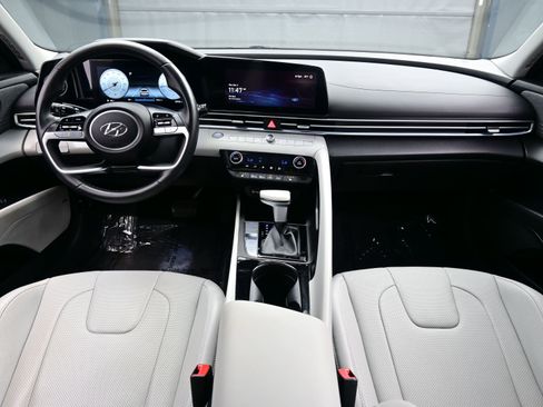 Certified 2023 Hyundai Elantra Limited image 18