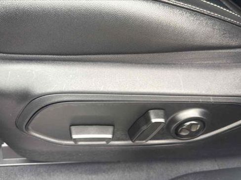 Used 2023 Jeep Grand Cherokee Limited w/ Black Appearance Package image 10