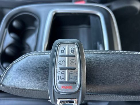 Certified 2024 Chrysler Pacifica Touring-L FWD image 19