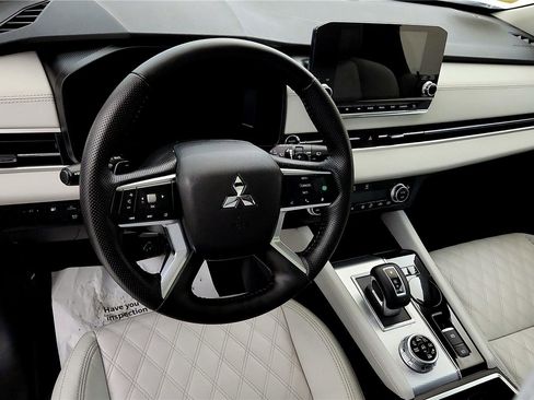 Used 2025 Mitsubishi Outlander SEL image 26