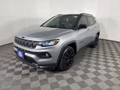 Used 2022 Jeep Compass Latitude w/ Convenience Group AWD/4WD image 5