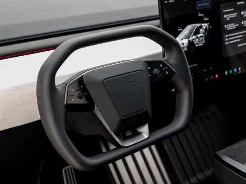 Used 2024 Tesla Cybertruck AWD Crew Cab image 15