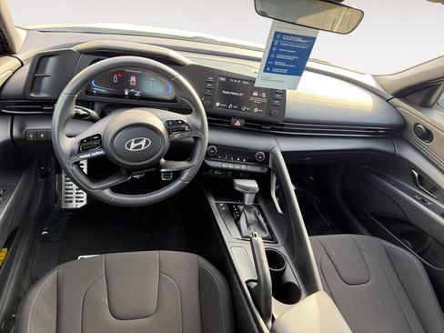 Certified 2025 Hyundai Elantra Sport w/ Cargo Package image 15