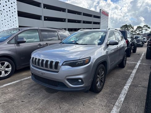 Used 2019 Jeep Cherokee Latitude Plus FWD image 4