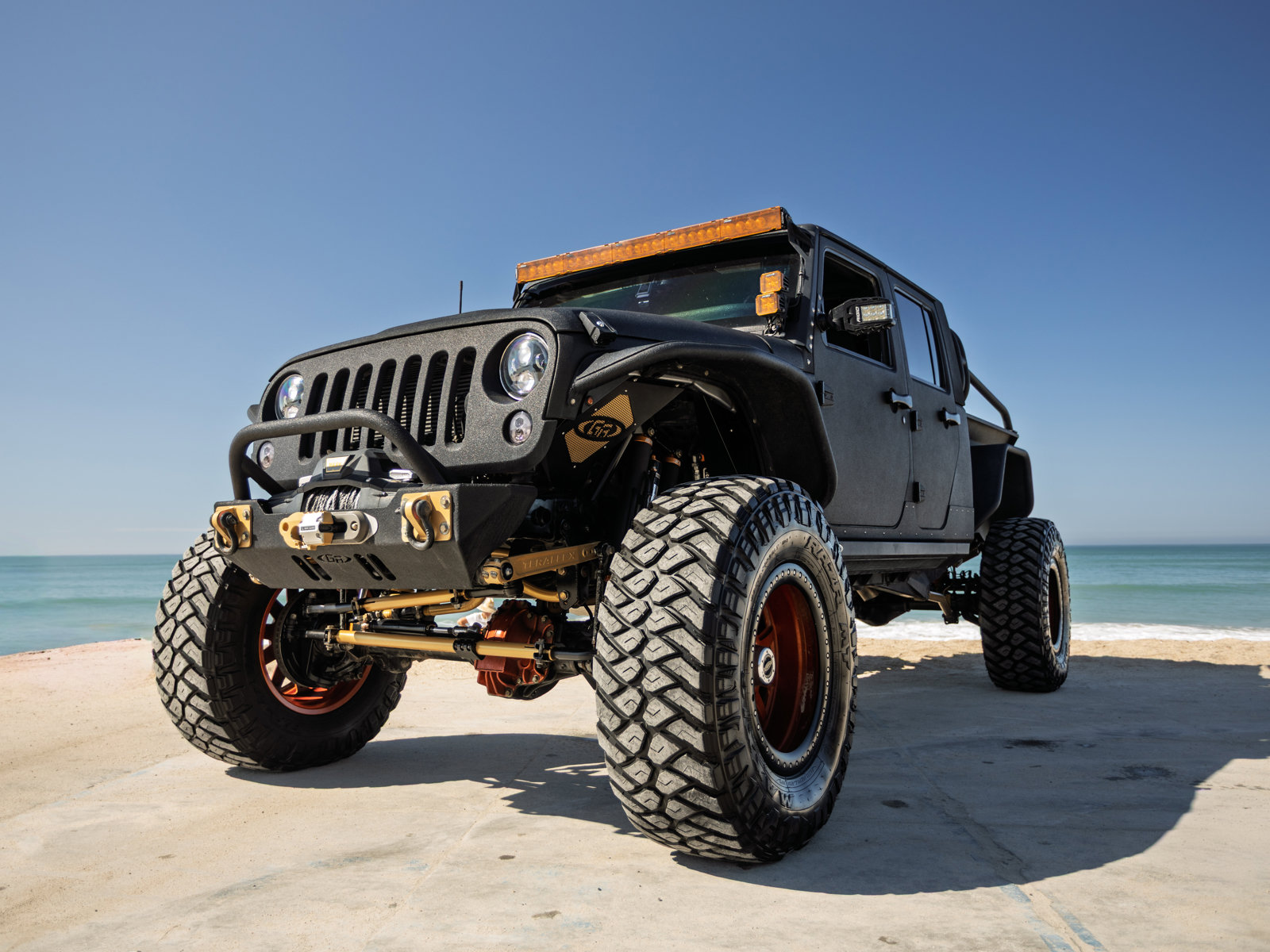 Used 2014 Jeep Wrangler Unlimited Rubicon w/ Connectivity Group AWD/4WD image 2