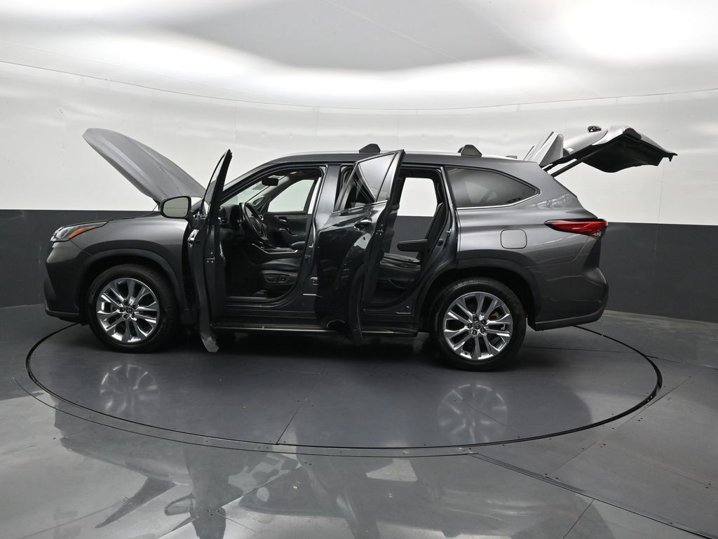Used 2023 Toyota Highlander Limited FWD image 37