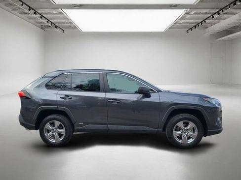 Used 2022 Toyota RAV4 LE AWD/4WD image 7