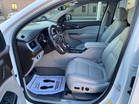Used 2018 GMC Acadia SLT w/ LPO, Floor Liner Package AWD/4WD image 13